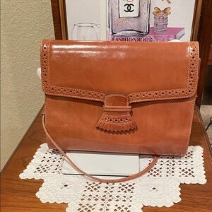 Classic Perry Ellis Leather Crossbody Bag in Cognac
